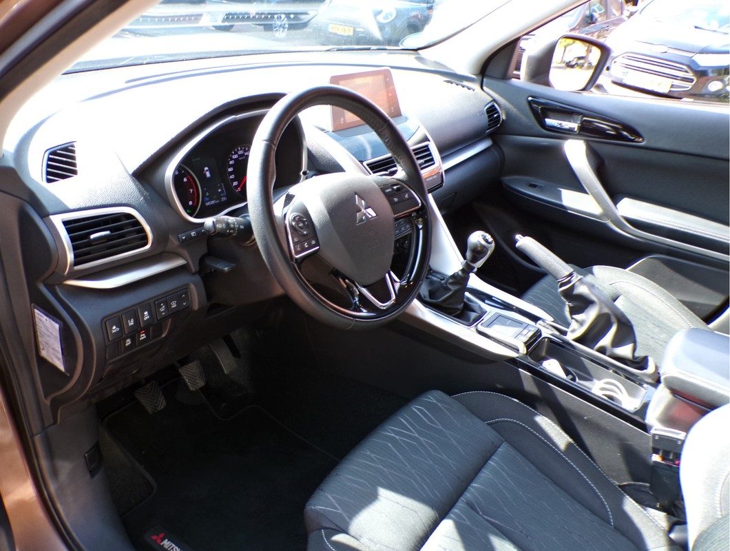 Mitsubishi Eclipse Cross / 3