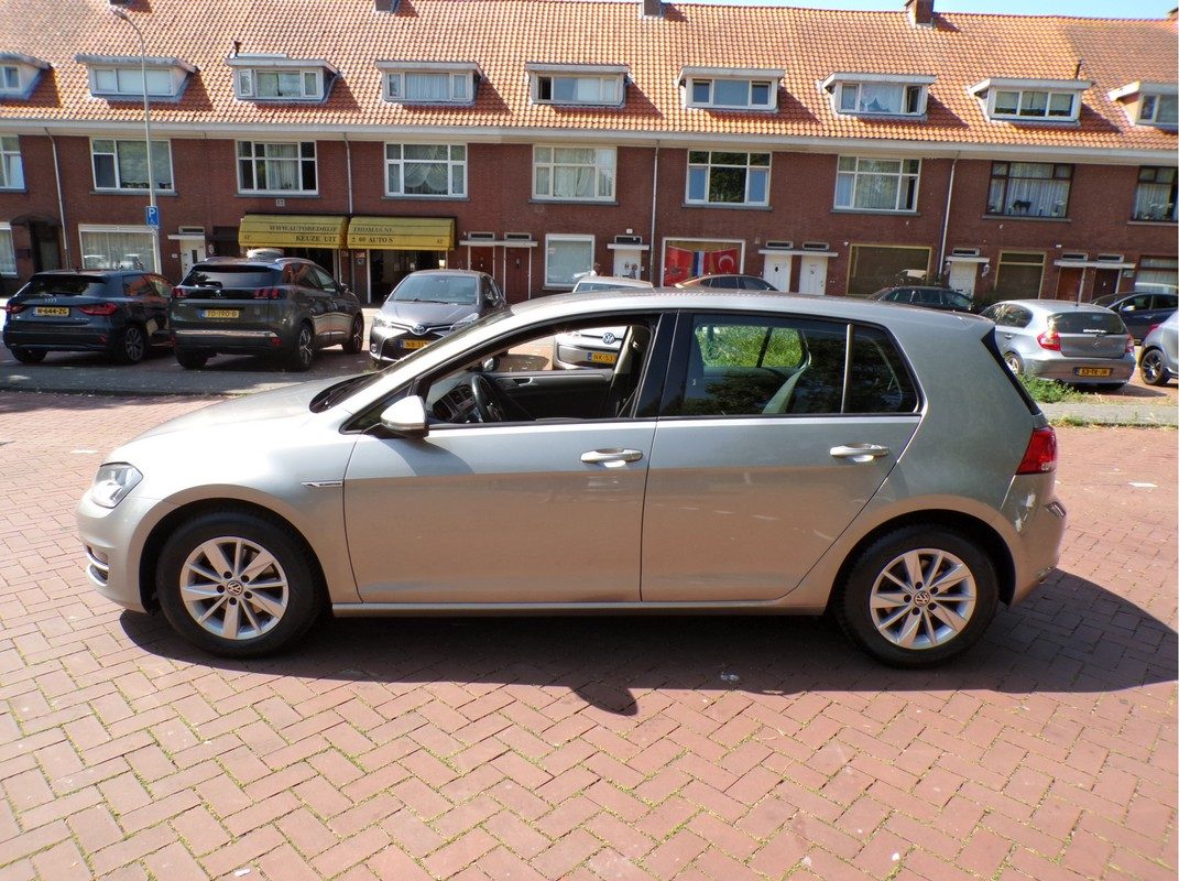 Volkswagen Golf / 2