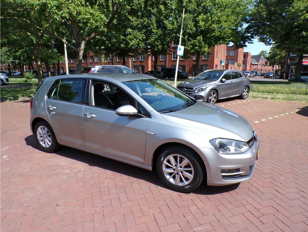 Volkswagen Golf / 4