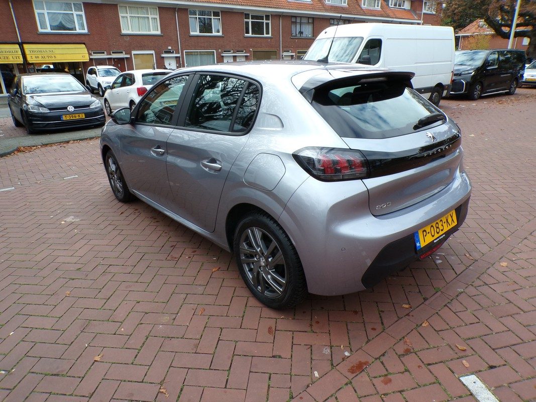 Peugeot 208 / 3
