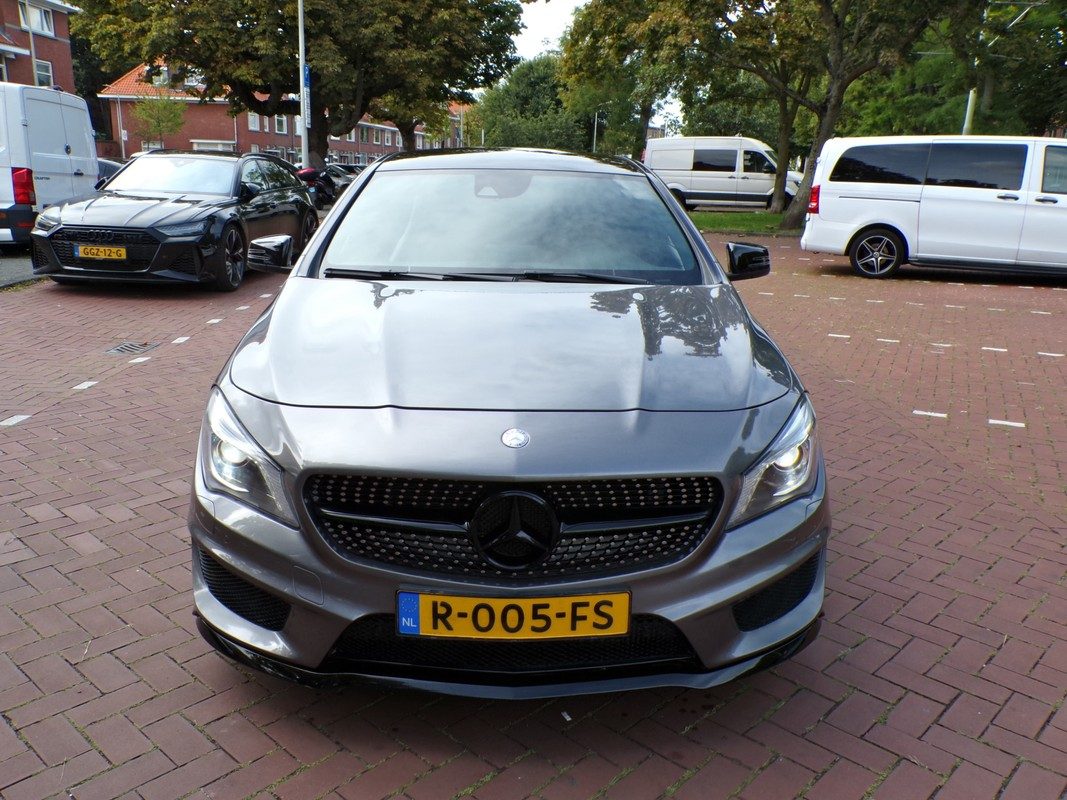 Mercedes-Benz CLA / 4