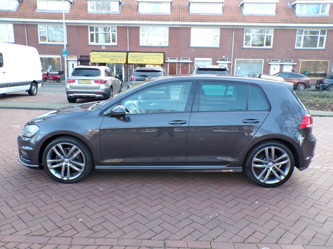 Volkswagen Golf / 2
